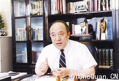 鲁冠球vs穆斯克：谁能主导全球电动汽车市场？