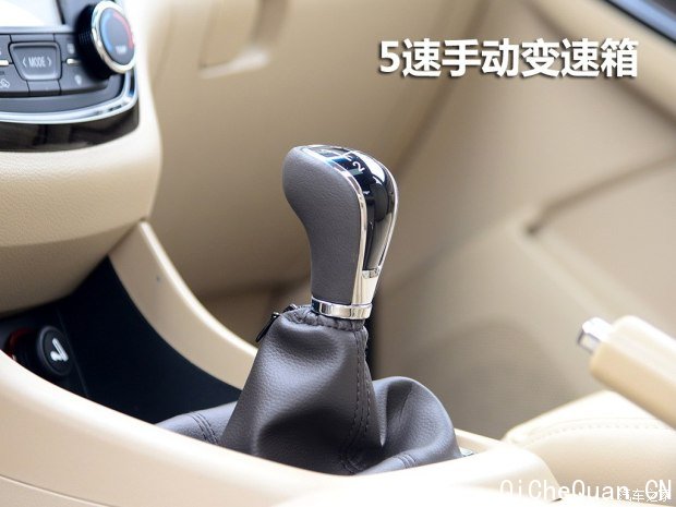 上汽通用五菱 宝骏730 2015款 1.8L 手动豪华导航ESP版 7座