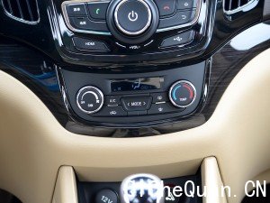 上汽通用五菱 宝骏730 2015款 1.8L 手动豪华导航ESP版 7座